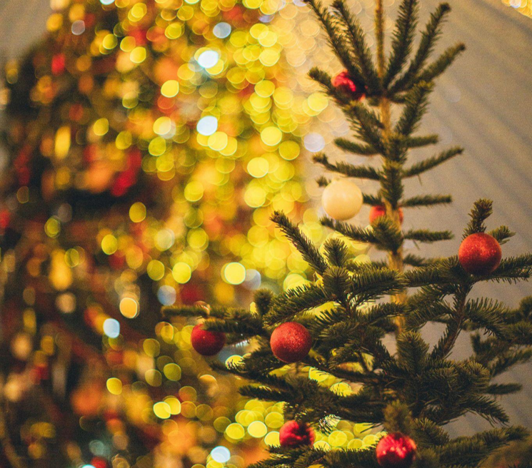 The Guide to 9-Foot Prelit Artificial Christmas Trees